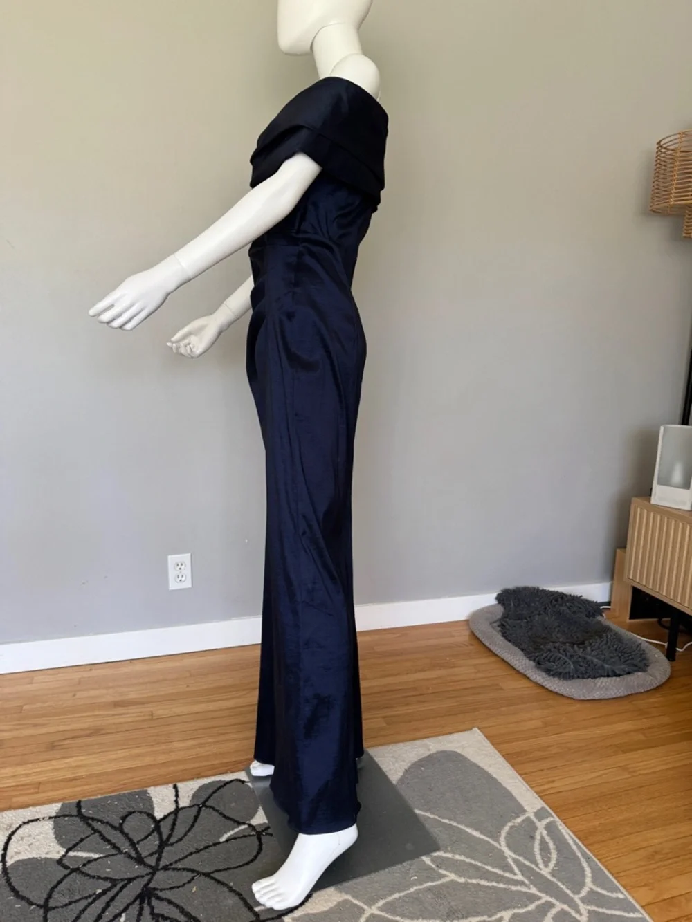 Betsy & Adam Off-Shoulder Midnight Blue Evening Gown Size 6 - Picture 3 of 6